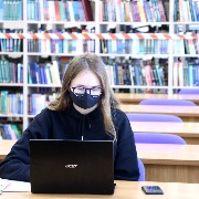 Обслуживание читателей в читальных залах и на абонементе (период covid-19)
Фотограф(ы): Н. Ю. Машутина