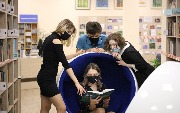 Обслуживание читателей в читальных залах и на абонементе
Фотограф(ы): Н. Ю. Машутина