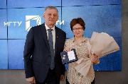 А.А.Батаев, ректор НГТУ НЭТИ, В.Н.Удотова, директор библиотеки. Фото с сайта НГТУ НЭТИ