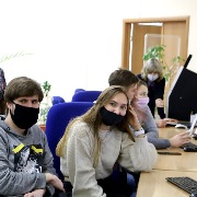 Обслуживание читателей в читальных залах и на абонементе (период covid-19)
Фотограф(ы): Н. Ю. Машутина