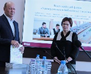 Визит директора библиотеки Даляньского университета иностранных языков
Фотограф: А. Нечаева