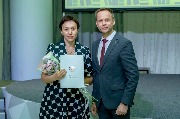 И. М. Михеев, заместитель начальника департамента культуры, спорта и молодежной политики мэрии города Новосибирска, Л. А. Трофимова, заместитель директора по библиотечным технологиям. Фото с сайта НГОНБ