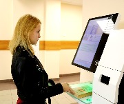 Тхорь Виктория, ФГО, РГ-96 (1 курс): «Уютная библиотека и доброжелательный персонал».
Фотограф(ы): Н. Ю. Машутина