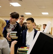 Выдача учебной литературы первокурсникам 2019г.
Фотограф(ы): Н. Ю. Машутина