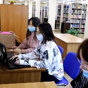 Обслуживание читателей в читальных залах и на абонементе (период covid-19)
Фотограф(ы): Н. Ю. Машутина